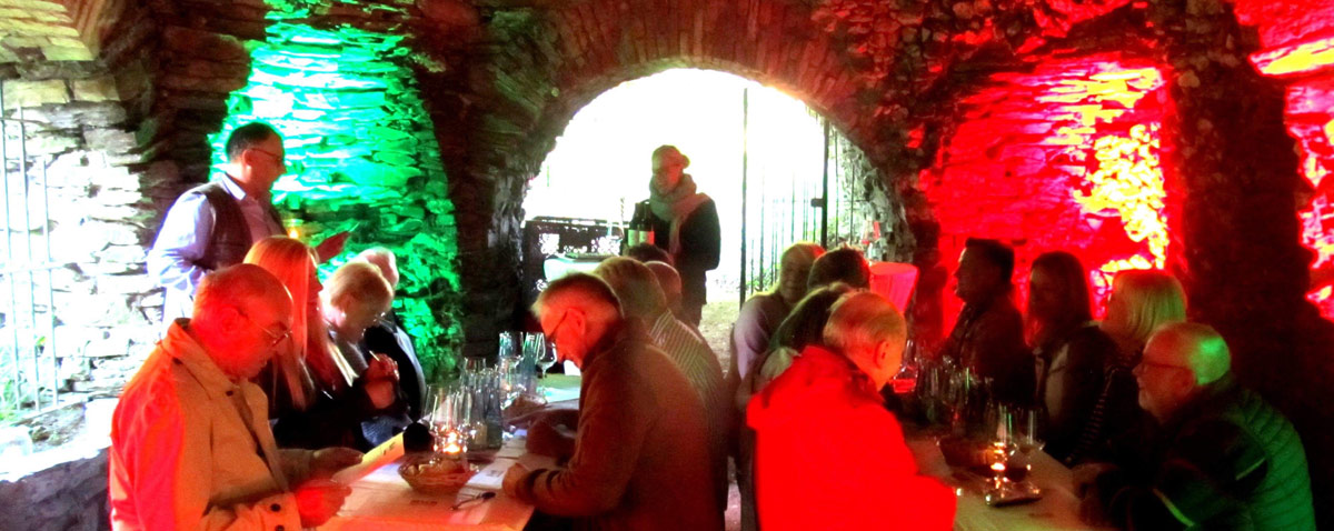 Weinprobe in der Grotte